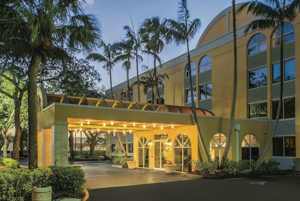 La Quinta By Wyndham Fort Lauderdale Tamarac Hotel Exterior photo