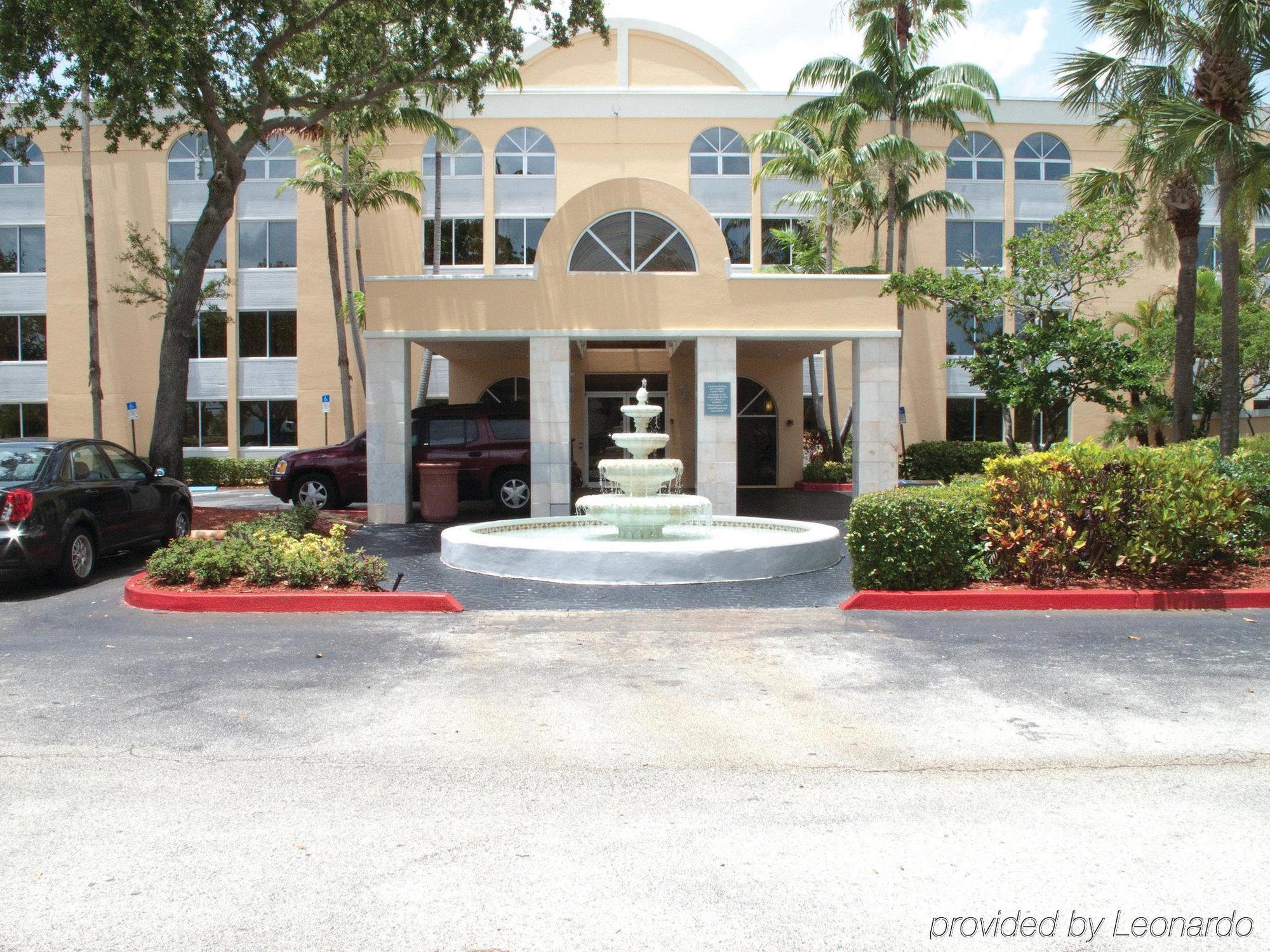 La Quinta By Wyndham Fort Lauderdale Tamarac Hotel Exterior photo