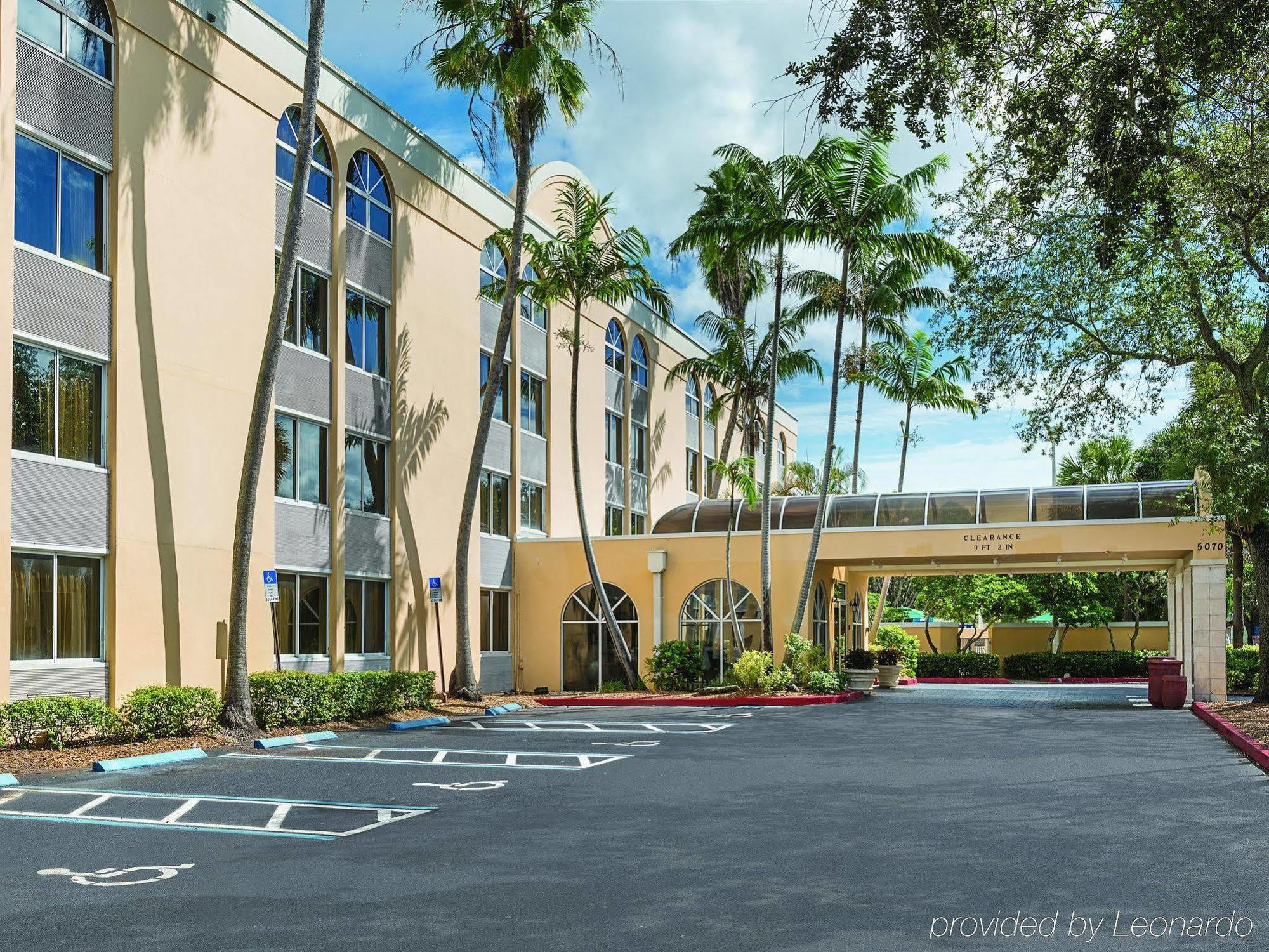 La Quinta By Wyndham Fort Lauderdale Tamarac Hotel Exterior photo