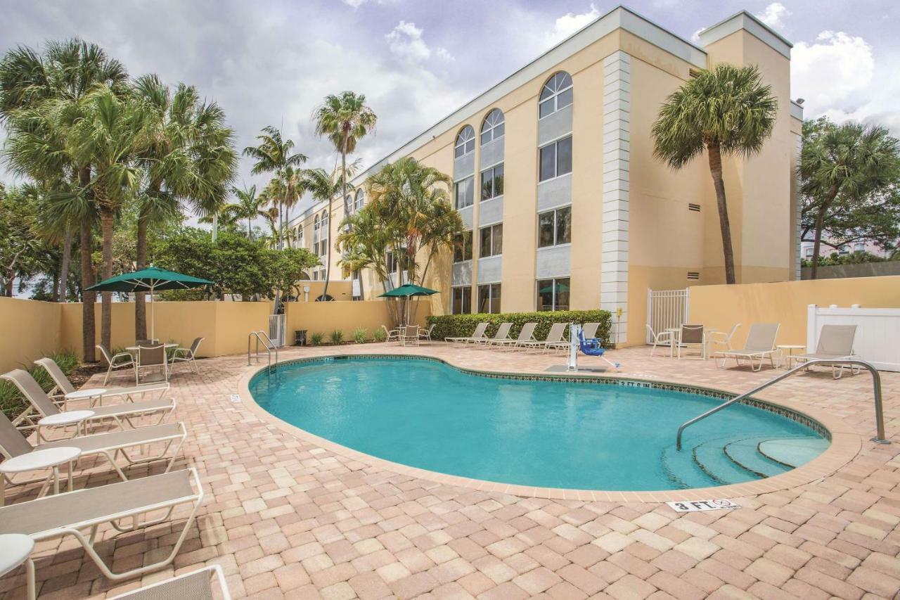 La Quinta By Wyndham Fort Lauderdale Tamarac Hotel Exterior photo