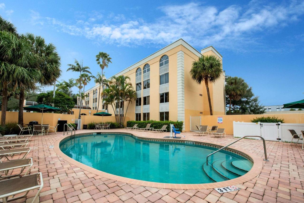 La Quinta By Wyndham Fort Lauderdale Tamarac Hotel Exterior photo