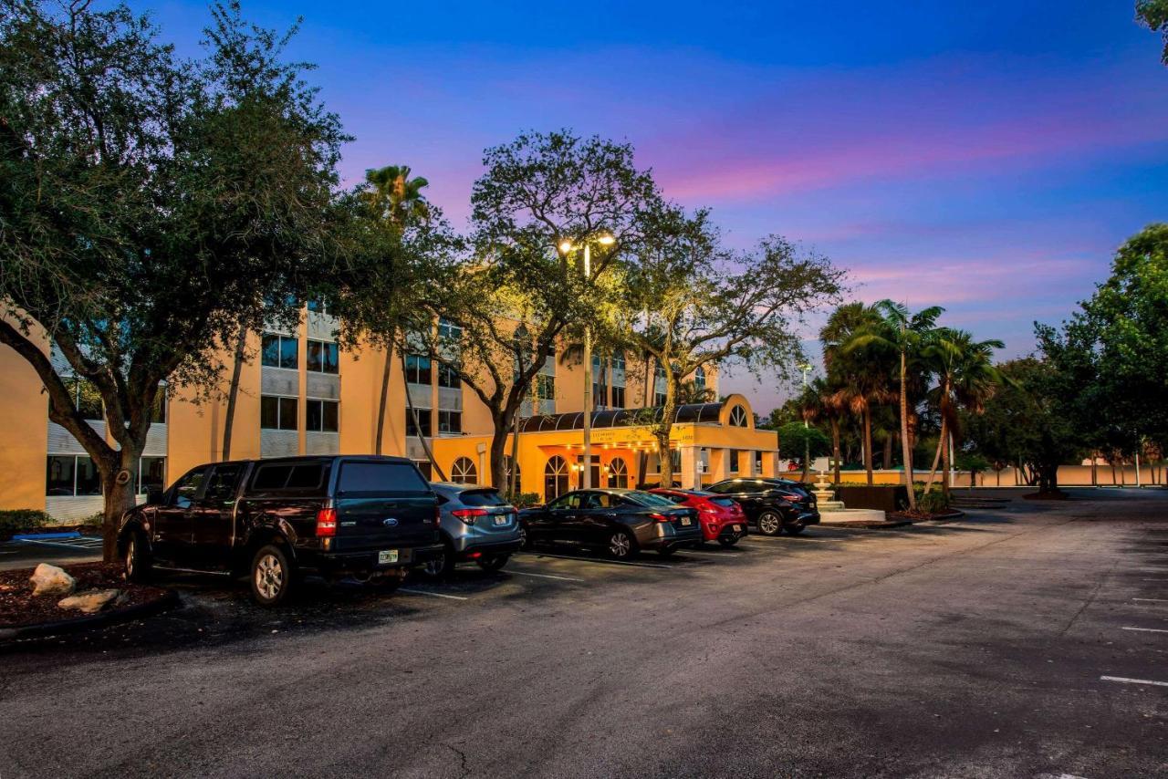 La Quinta By Wyndham Fort Lauderdale Tamarac Hotel Exterior photo