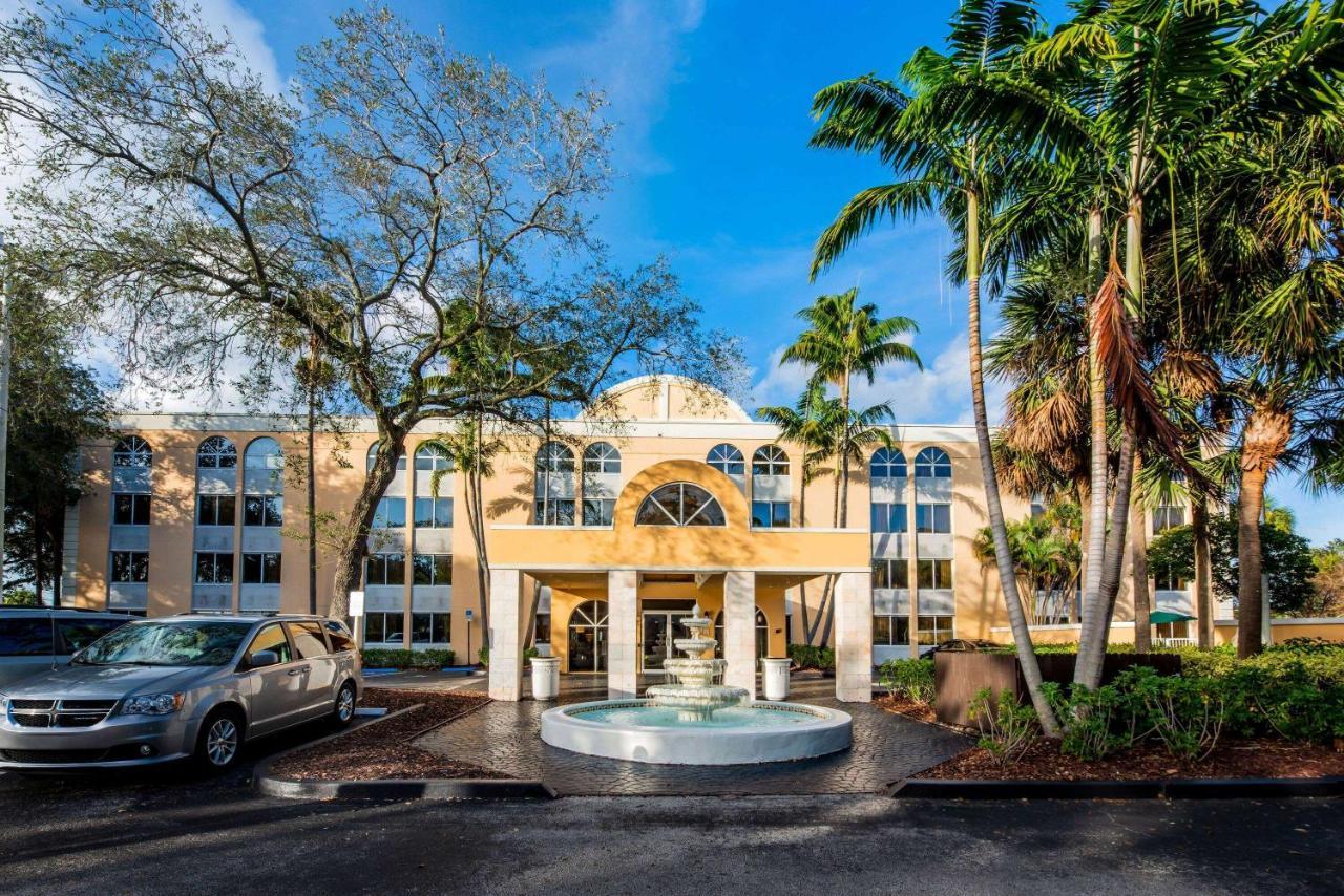 La Quinta By Wyndham Fort Lauderdale Tamarac Hotel Exterior photo